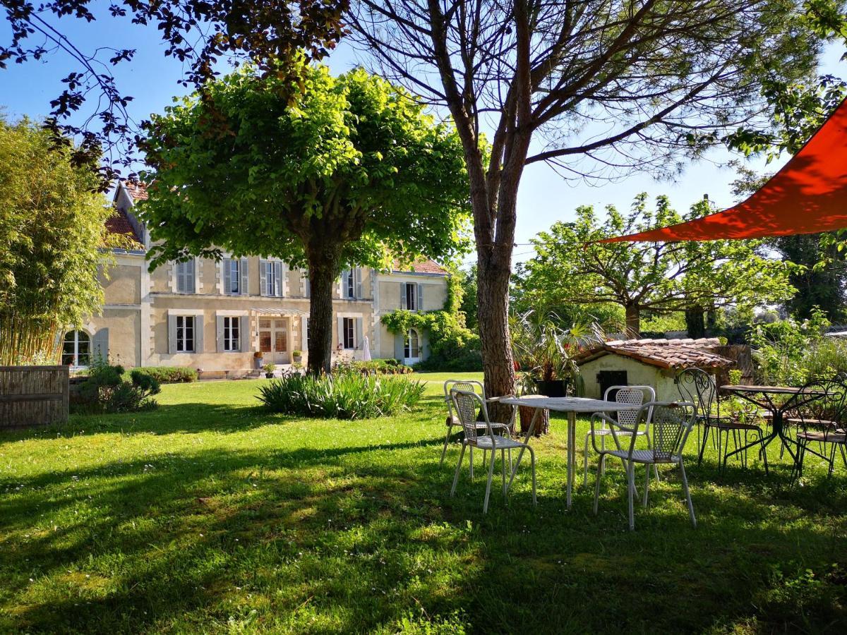 Bed and Breakfast La Burie Saint-Savinien Экстерьер фото